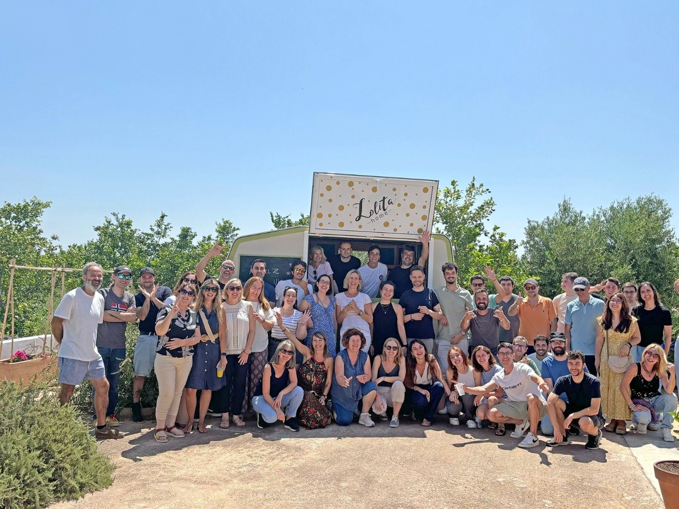 Equipo completo de VisualNACert reunido en la finca